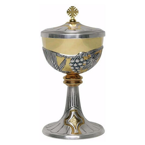 Bicolour chalice and ciboria, hand‑chiseled with grapes and wheat ears 7