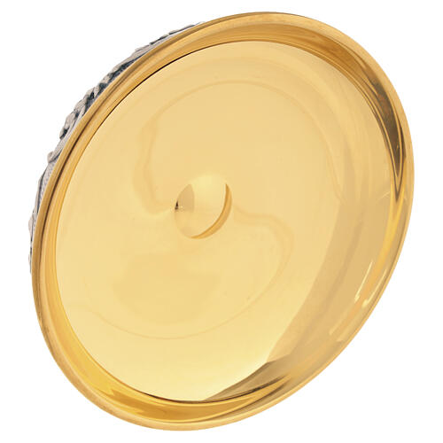 Patena dorata ornata con tralci d'uva cesellati  3