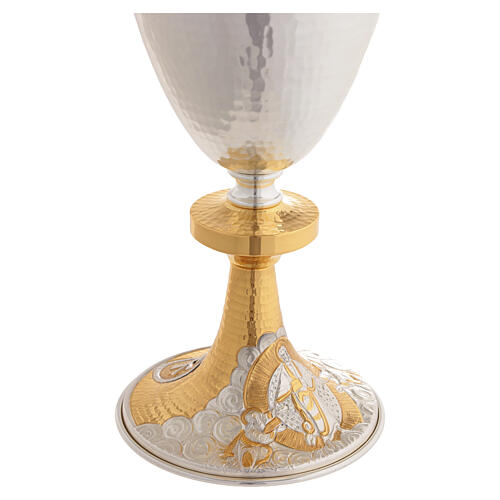 Chalice and ciborium in hammered, hand-chiseled brass with image of Jesus 7