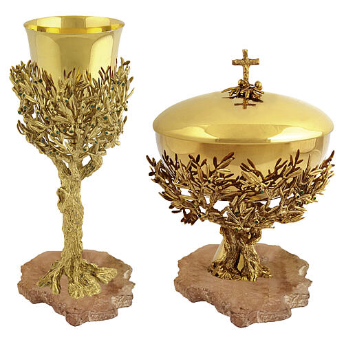 Ensemble liturgique modèle ULIVO plaqué or 18Kt avec cristaux verts sur base en pierre d'Assise Pical Arte 1