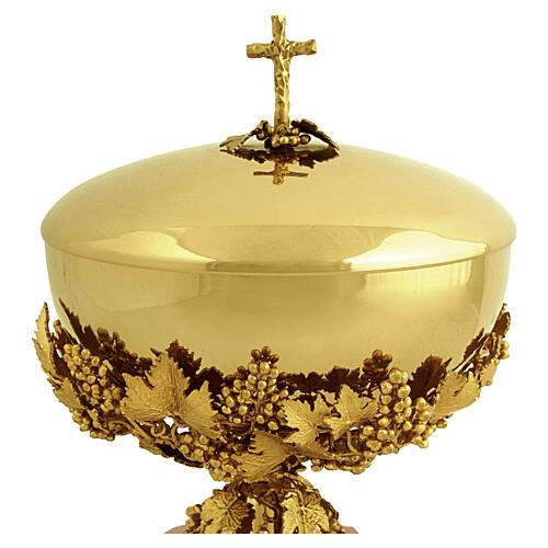 Assisi stone ciborium with a GRAPE and LEAF decoration, 18K gold plating, 5.5-inch diameter, Pical Arte Creazioni 2