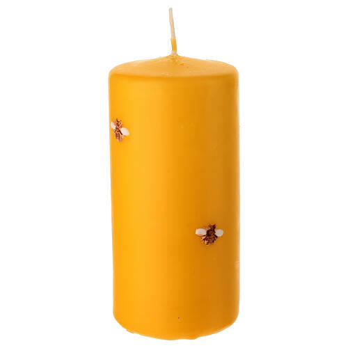 Candela cilindrica gialla con api decorate a mano 15 cm Cereria Di Giorgio 1