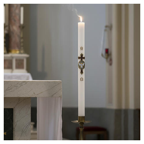 Osterkerze, weiß, Taube des Heiligen Geistes vor silbernem Kreuz, Ø 8 cm × 120 cm 2
