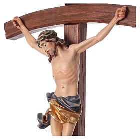 Krucyfiks z wygiętą bazą krzyża, drewno Valgardena malowane.