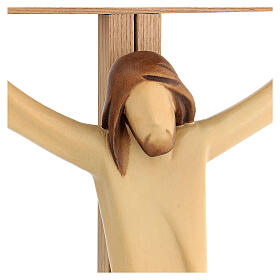 Corps Christ moderne bois érable sur croix en frêne