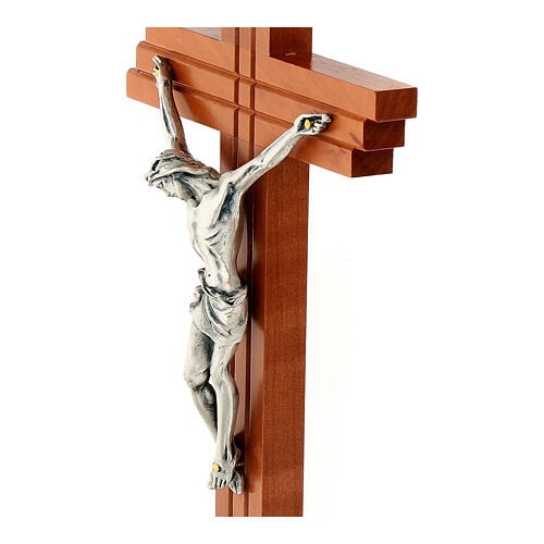 Crucifijo moderno de madera de peral 25 cm con cuerpo metálico 2