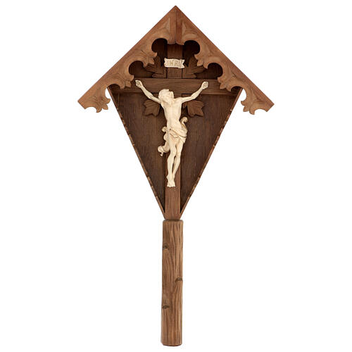 Flurkreuz aus Tannenholz mit Corpus Christi aus gebeiztem Holz mit Goldfaden Grödnertal Schnitzerei 1
