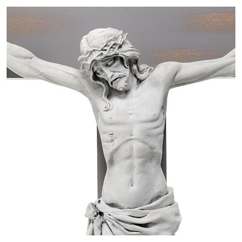Carrara Kreuz mit Christuskőrper aus Harz hergestellt von Fontanini, 100 x 56 cm 3