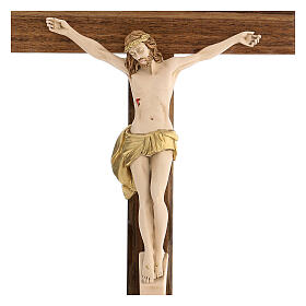 Kruzifix aus Nussbaumholz mit Christuskőrper aus Harz, 40 cm