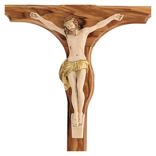 Kruzifix aus Olivenbaumholz mit handbemaltem Christuskőrper aus Harz, 43 cm 2