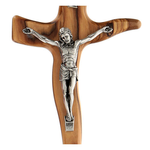 Geformtes Kruzifix aus Olivenbaumholz mit Christuskőrper aus Metall, 16 cm 2