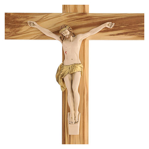 50 cm großes Kruzifix aus Olivenbaumholz mit Christuskőrper aus handbemaltem Harz 2