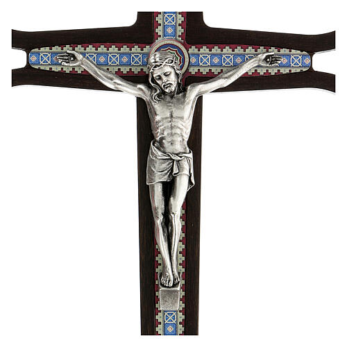 Kruzifix aus dunklem Holz mit bunten Einsätzen und Christuskőrper aus Metall, 30 cm 2