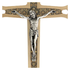 Kruzifix aus hellem Holz mit bunten Einsätzen und Christuskőrper aus Metall, 30 cm