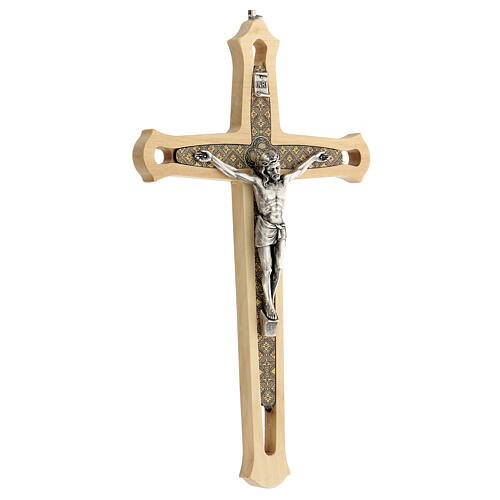 Crucifixo madeira clara decorções coradas corpo metal 30 cm 3