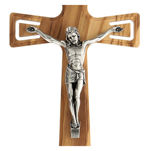 Crucifix bois ajouré Jésus argenté 26 cm 2
