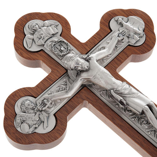 Crucifijo de metal plateado con los 4 evangelistas, con caoba 3