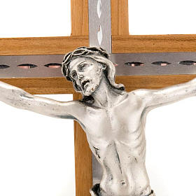 Crucifixo madeira nogueira e alumínio corpo metal prateado