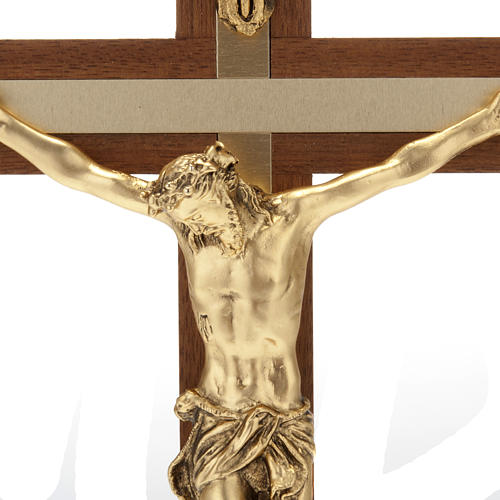 Crucifixo madeira nogueira metal dourado parte embutida alumínio 4