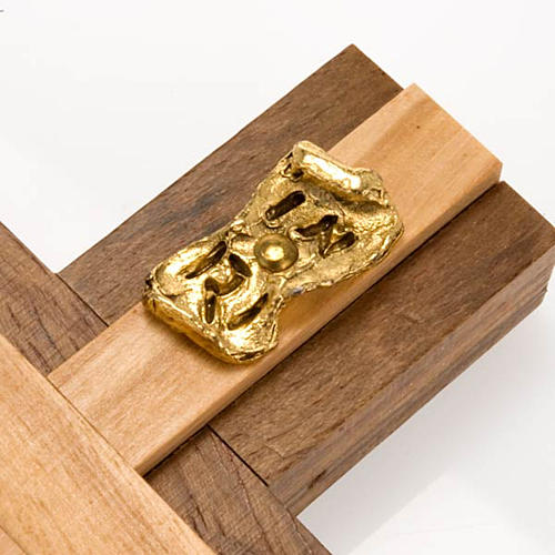 Crucifixo madeira nogueira elementos oliveira corpo metal dourado 4