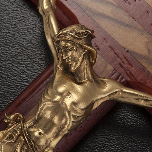 Crucifix bois d'olivier et padouk, corps doré 4