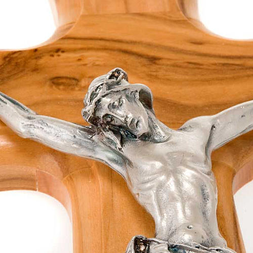 Crucifijo madera de olivo, cuerpo plateado 2