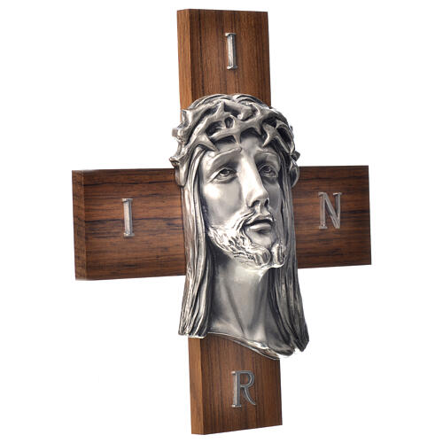 Cruz de madera nogal rostro de Jesús en metal 2