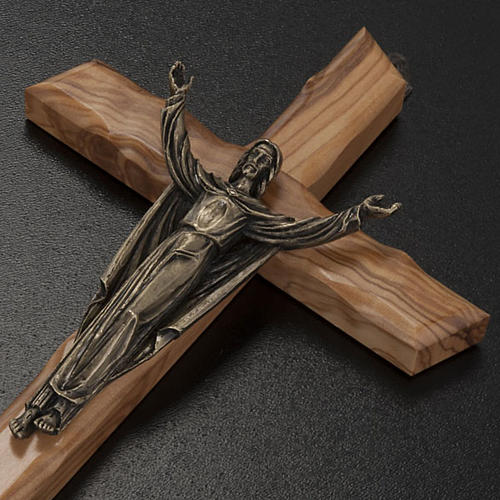 Crucifix bois d'olivier, Christ ressuscité bronze 3