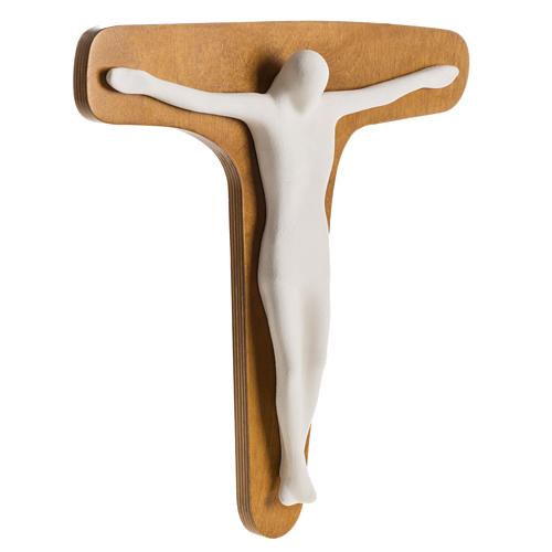 Crocifisso argilla bianca su croce legno 28 cm 4