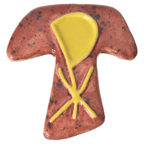 Kreuz Tau aus roter Keramik mit Christusmonogramm. 1