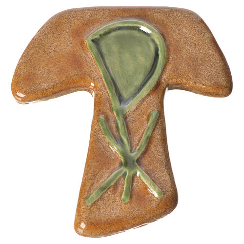 Kreuz Tau aus brauner Keramik mit Christusmonogramm. 1