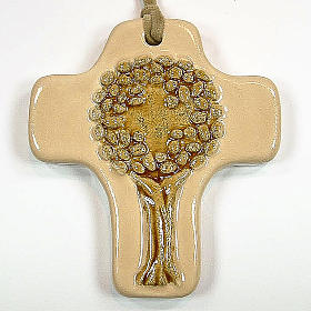 Kreuz aus Elfenbeinkeramik mit Baum des Lebens.