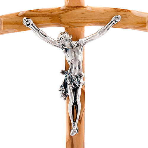 Krucyfiks stojący z drewna oliwkowego o zakrzywionym ksztaÅ 4