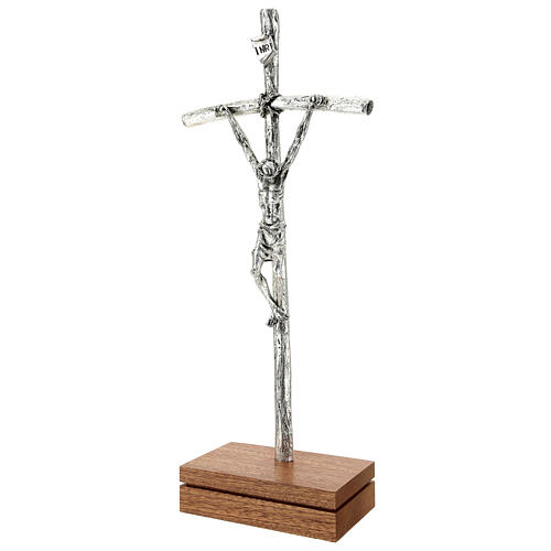 Crucifijo pastoral Juan Pablo II metal plateado con base 3