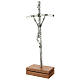 Crucifijo pastoral Juan Pablo II metal plateado con base s3