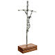 Crucifijo pastoral Juan Pablo II metal plateado con base s4