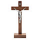 Crucifix de table en bois de noix avec base s1