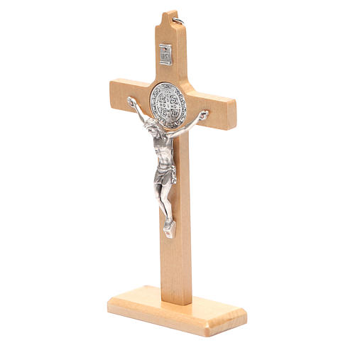 Crucifijo San Benito madera natural para mesa o para colgar 2