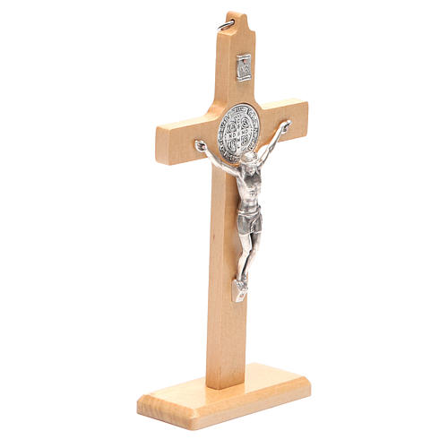 Crucifijo San Benito madera natural para mesa o para colgar 3