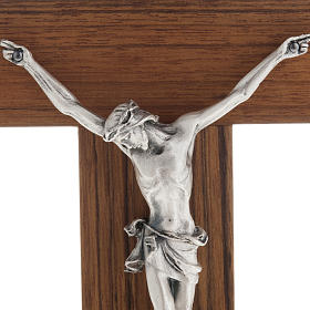 Kruzifix für Altartisch aus Nussbaumholz.