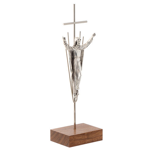 Crucifix Christ ressuscité,  argent, base en bois de noix 3