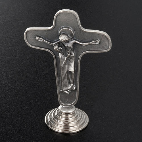 Tischkreuz mit Christus und Maria mit Kelch aus Metall. 3