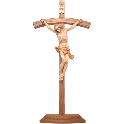 Crucifix à poser bois patiné multinuances croix courbée sculptée 1