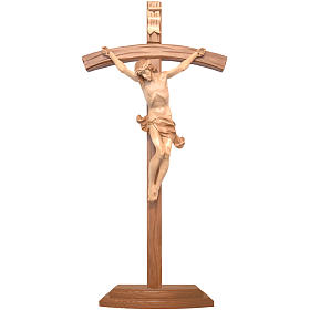 Krucyfiks z wygiętym krzyżem na stół rzeźbiony Valgardena patynowany.