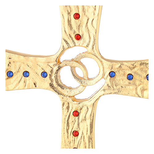 Krzyż na ślub, splecione obrączki, mosiądz pozłacany i kryształy 2