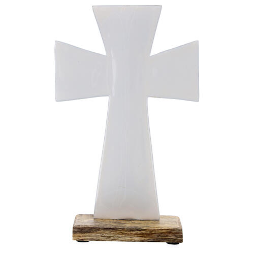Tischkreuz aus weiß emailliertem Eisen mit Holzsockel, 20 cm 1