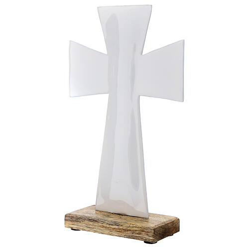 Tischkreuz aus weiß emailliertem Eisen mit Holzsockel, 20 cm 2