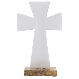 Tischkreuz aus weiß emailliertem Eisen mit Holzsockel, 26 cm
