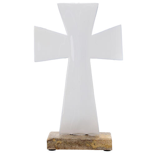 Tischkreuz aus weiß emailliertem Eisen mit Holzsockel, 26 cm 1