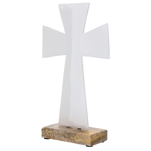 Tischkreuz aus weiß emailliertem Eisen mit Holzsockel, 26 cm 2